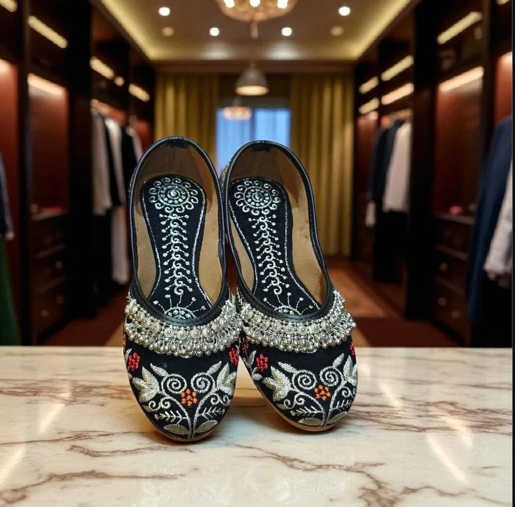 Midnight Elegance Girls’ Mojari – Beaded Royal Edition ✨ ART - D36-53