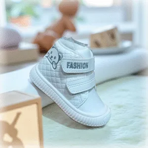 Baby Fashion Walker – White Unisex Soft Shoe 🐻✨
ART - happy 1