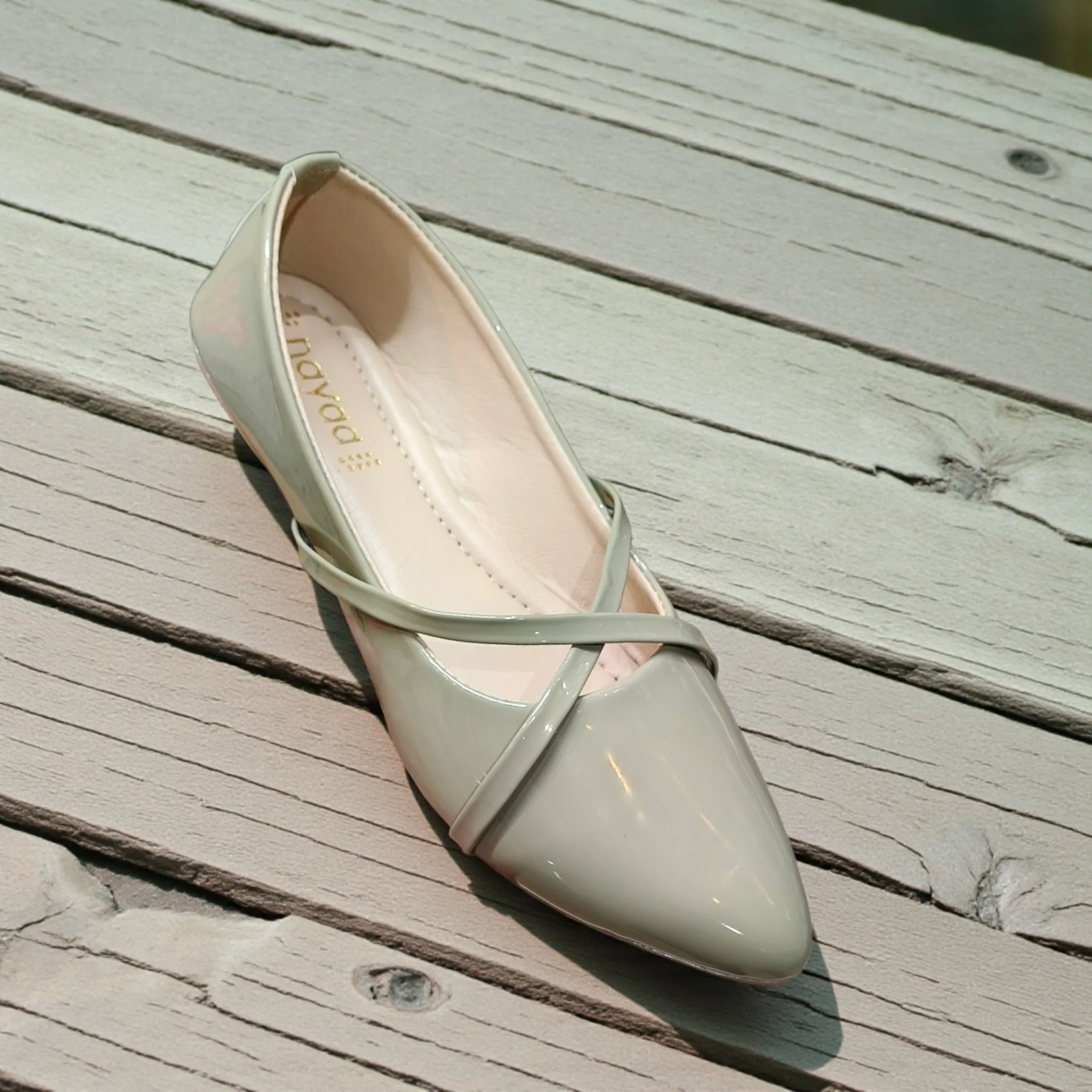 Elegant Pointed-Toe Collection Art - D41-33