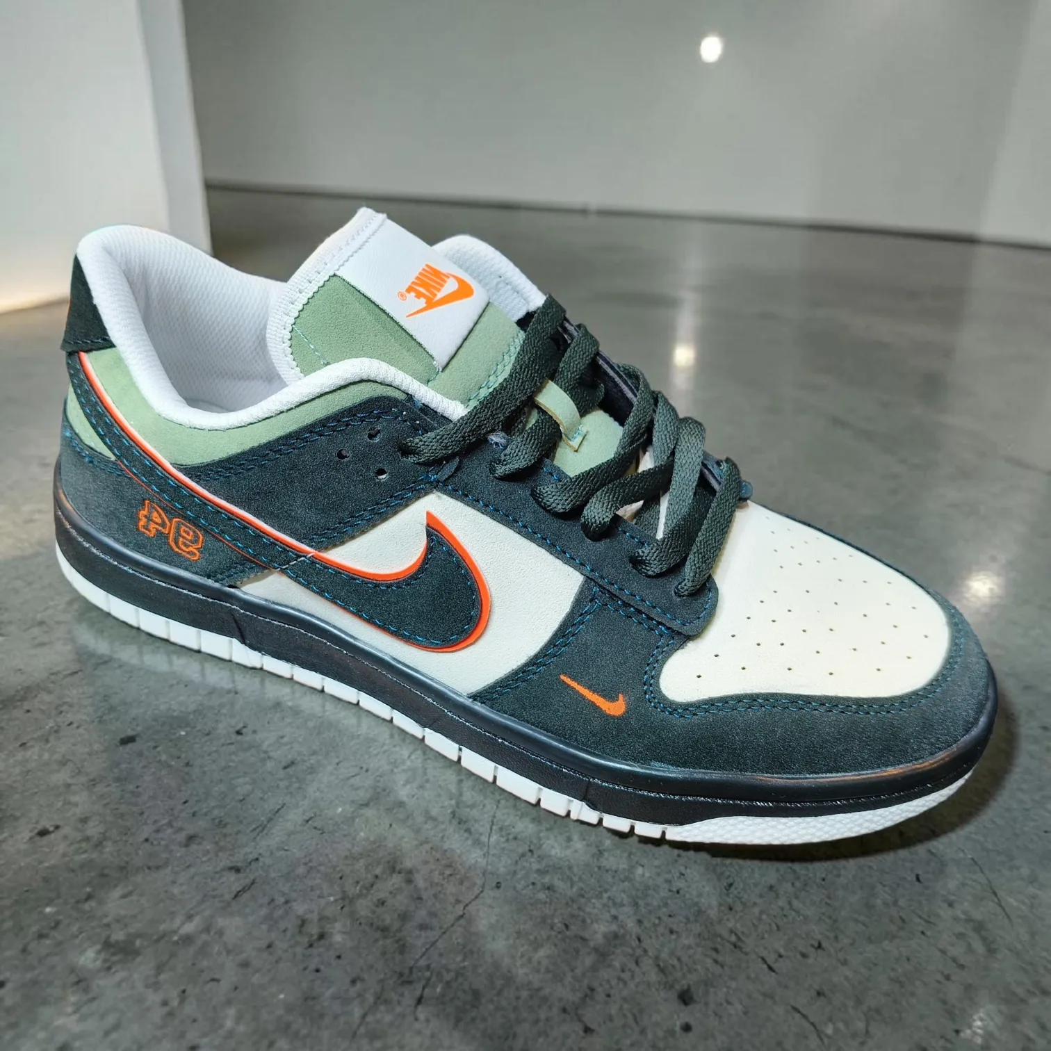The "Heritage Archive" Dunk Collection ART - D46-13 - Image 2