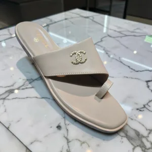 👡 Chanel Leather Toe-Ring Slide Sandal ART - D48-37